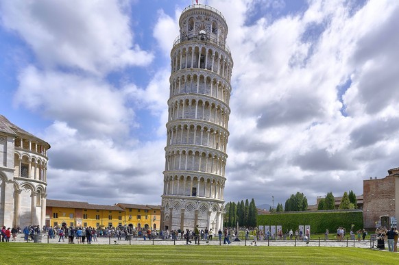 Der Schiefe Turm von Pisa ist das wohl bekannteste geneigte Geb�ude der Welt. Pisa, 12.05.2026 *** The Leaning Tower of Pisa is probably the most famous leaning building in the world Pisa, 12 05 2026  ...