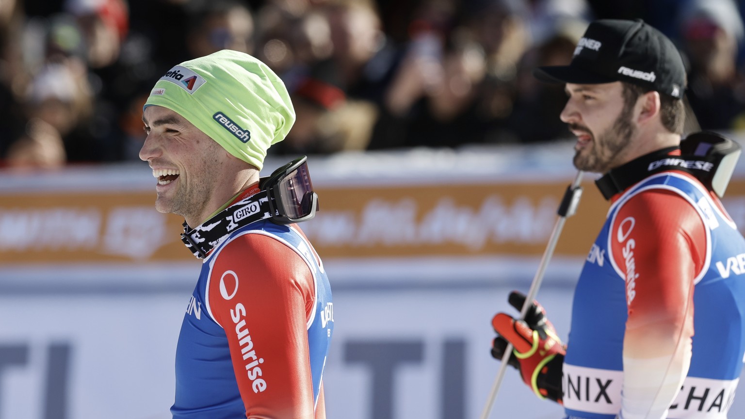 epa11125886 First placed Daniel Yule of Switzerland (L) celebrates after the Men&#039;s Slalom race at the FIS Alpine Skiing World Cup event in Chamonix, France, 04 February 2024. EPA/SEBASTIEN NOGIER