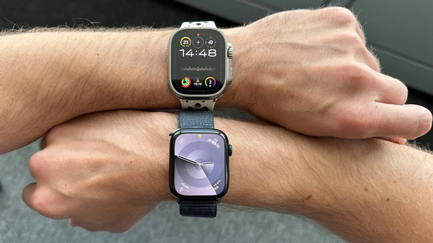 Apple Watch Ultra 2 (oben) und Apple Watch Series 9: Optisch hat sich nichts getan, dafür im Innenleben.