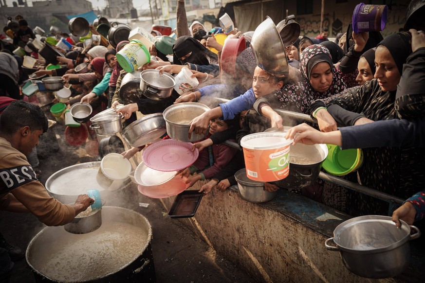 December 21, 2023, Rafah, Gaza Strip, Gaza Strip: Palestinians line up for a free meal in Rafah, Gaza Strip, Thursday, December 21, 2023. International relief agencies say Gaza is suffering from short ...