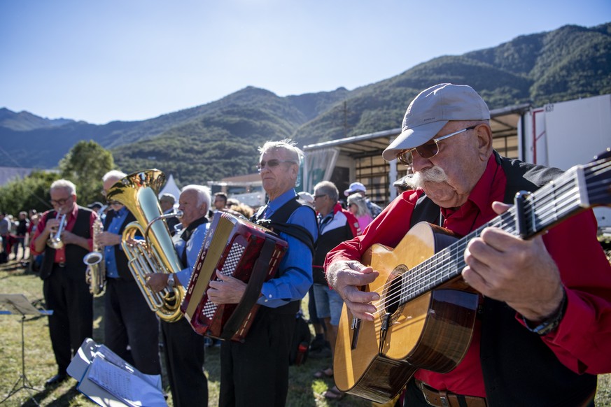 Die Tessiner Musikgruppe Bandella Scampolo beim 1. Tessiner Kantonalen Schwingfest vom Samstag, 17. September 2022 in Cadenazzo im Kanton Tessin. (KEYSTONE/Urs Flueeler)