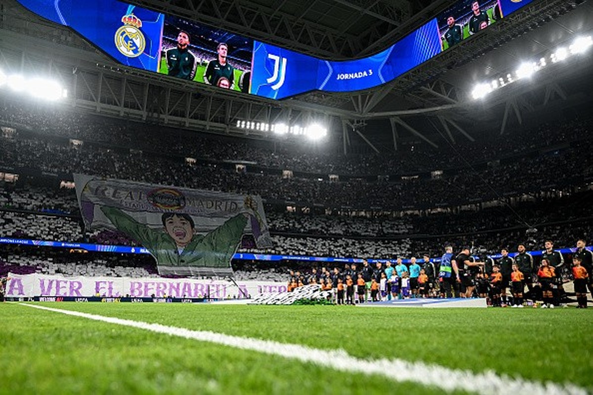 MADRID, SPAIN - OCTOBER 22: fans of Real Madrid before the UEFA Champions League 2025/26 League Phase MD3 match between Real Madrid C.F. and Juventus at Estadio Santiago Bernabeu on October 22, 2025 i ...