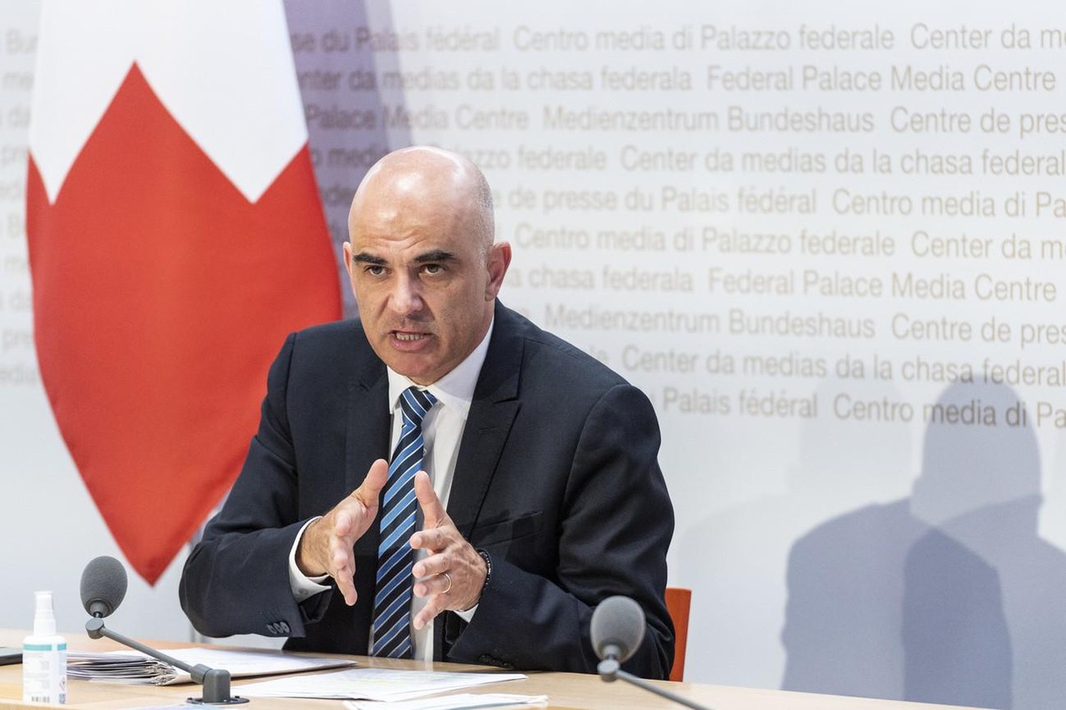 Alain Berset demande au personnel de l’aide et des soins à domicile de se faire vacciner ou de se faire tester régulièrement.