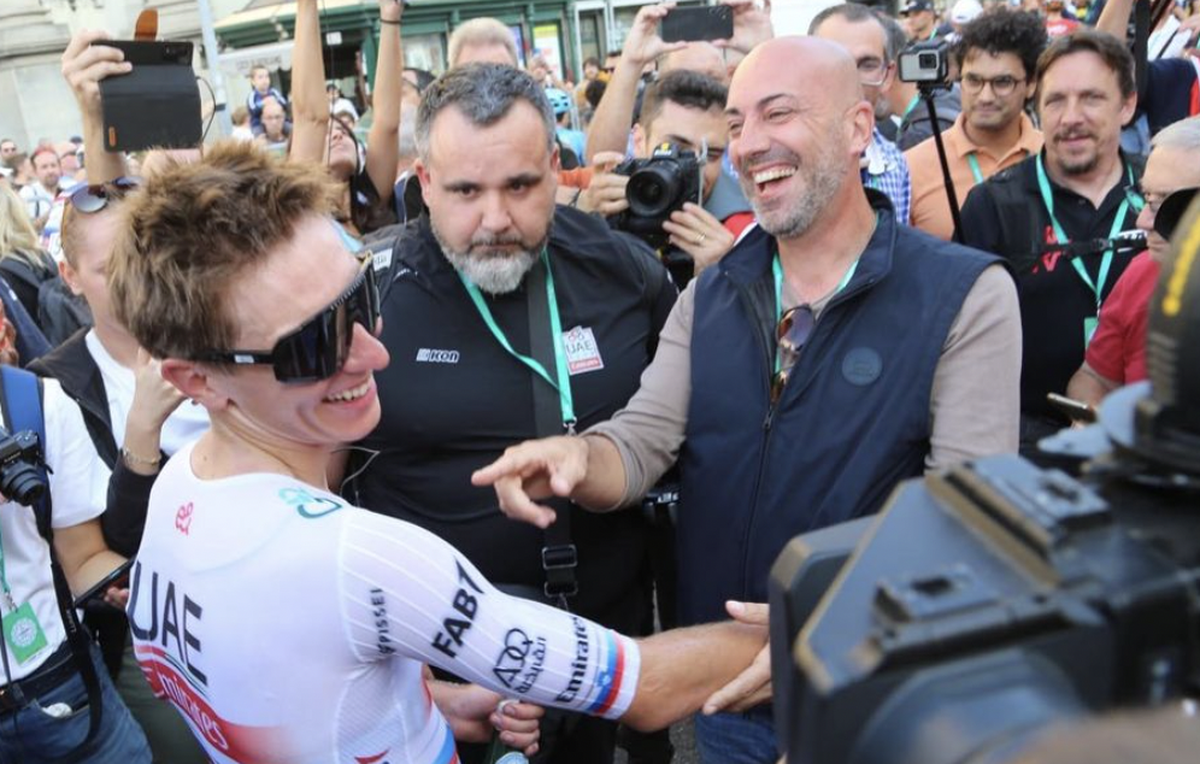 Alex Carera (à droite) après la victoire de Pogacar sur le dernier Tour de Lombardie.