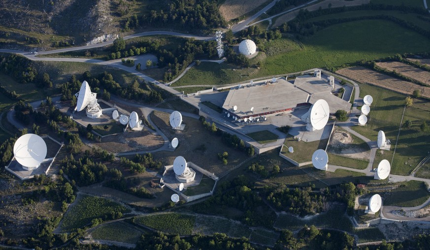 Abhöranlage in Leuk, Wallis. Hier und in der Wolfrichti im Berner Oberland stehen die Antennen, die für den NDB Daten auswerten.