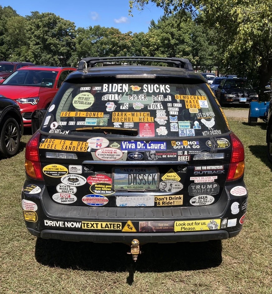 Autoaufkleber from HELL. 
Biden sucks.
https://www.reddit.com/media?url=https%3A%2F%2Fpreview.redd.it%2Ffound-in-ct-v0-d6rvl5jpbgmf1.jpeg%3Fwidth%3D1080%26crop%3Dsmart%26auto%3Dwebp%26s%3Deb3f3b01e77a ...