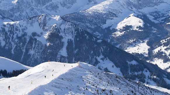Nach einem tödlichen Skiunfall in Adelboden ist der Pistenchef wegen fahrlässiger Tötung vom Gericht in Thun verurteilt worden (Themenbild).