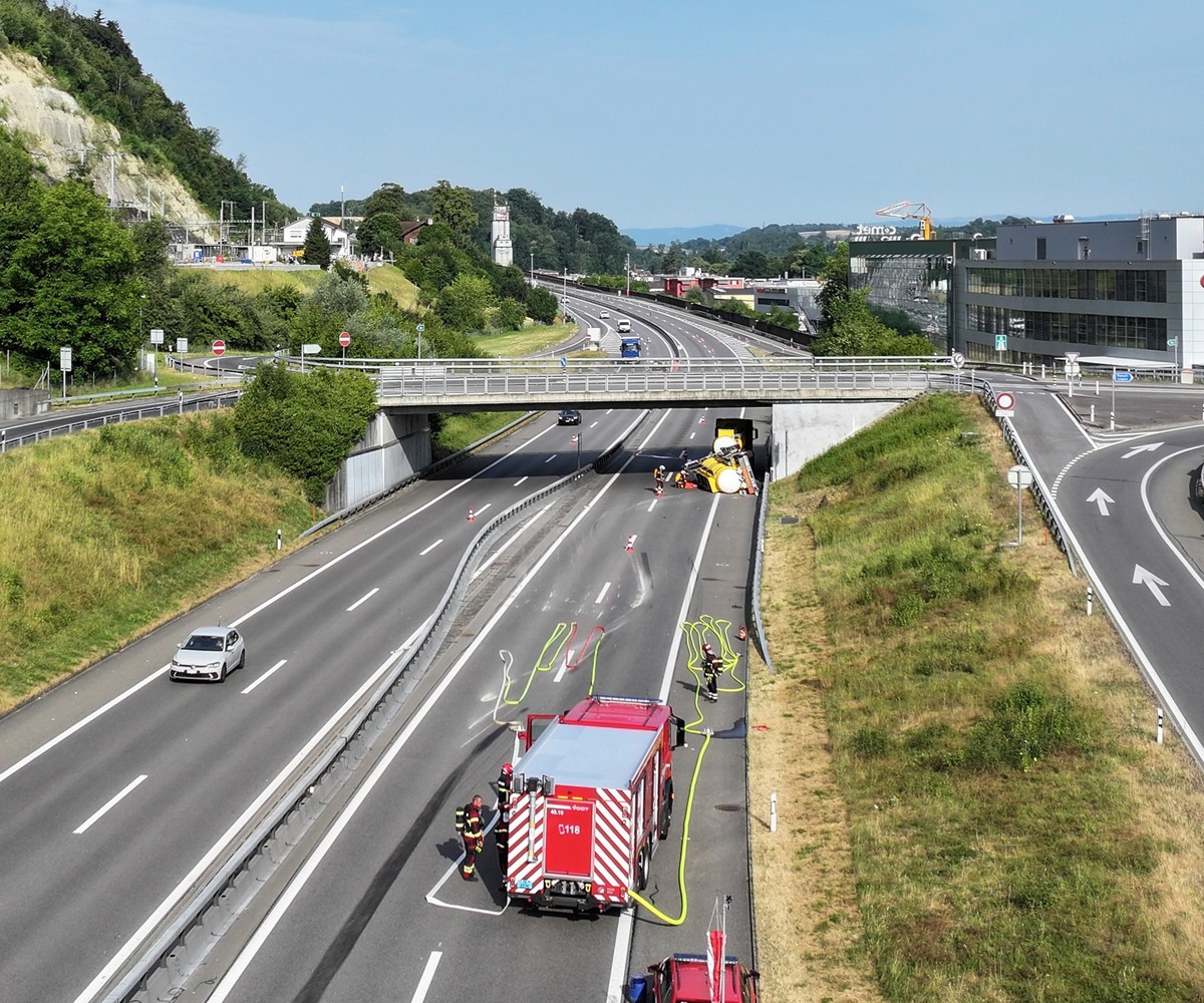 Camion renversé: L'autoroute A12 est complètement rouverte