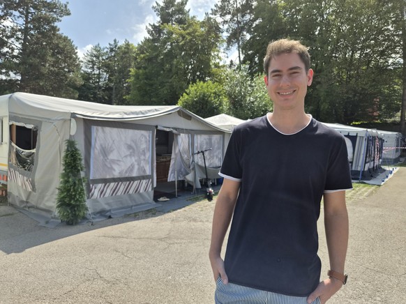 Luca Conrad (29) stellt sicher, dass die Street-Parade-Gäste auf seinem Camping genug Platz haben.