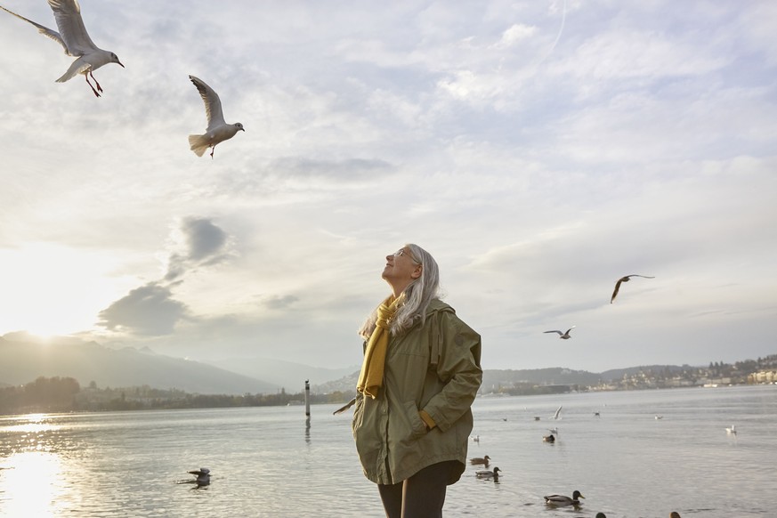 ZU DER EIDGENOESSISCHEN ABSTIMMUNG VOM 24. SEPTEMBER 2017 UEBER DIE REFORM DER ALTERSVORSORGE 2020 STELLEN WIR IHNEN FOLGENDES BILDMATERIAL ZUR VERFUEGUNG - [Symbolic Image, Staged Picture] An elderly ...