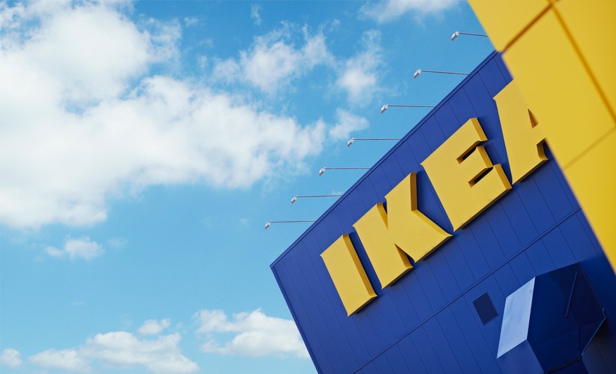 Der schwedische Möbelkonzern Ikea verleiht gratis Rollstühle an seine Kundschaft. Doch diese passen in der Filiale nicht überall hindurch.