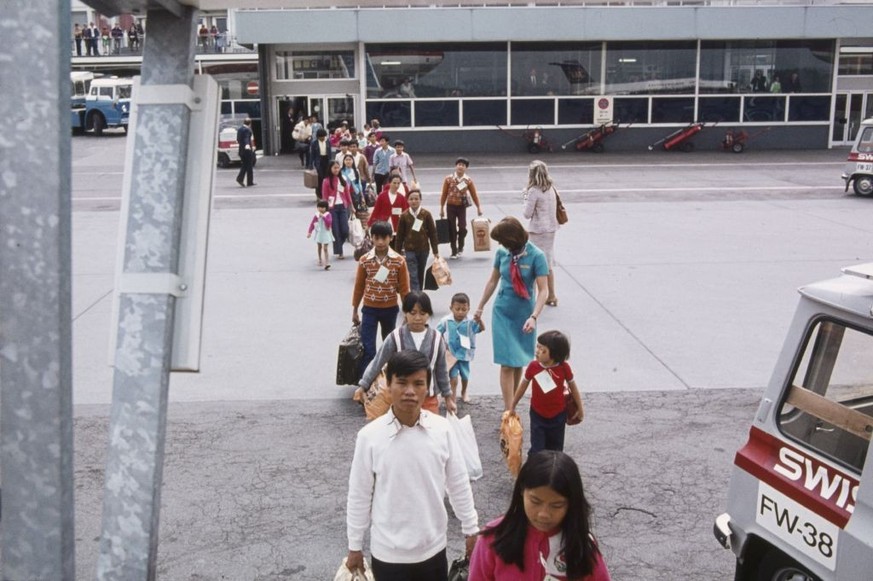 Vietnam refugees, arrival in Switzerland, ca. 1980. Reportage with 16 pictures (selection digitized, no additional motifs available).