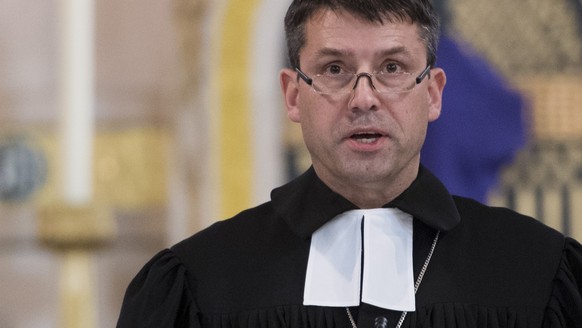 Der Praesident es Rates Schweizerischer Evangelischer Kirchenbund Gottfried Locher spricht waehrend dem Oekumenischen Gottesdienst in der vollbesetzten Kirche St. Michel anlaesslich der Feierlichkeite ...