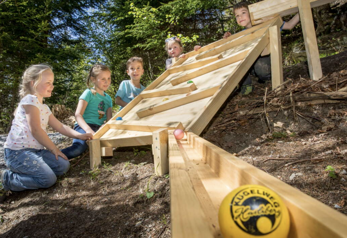 Kugelbahnen Kugelweg Hasliberg Haslital Schweiz Wandern mit Kindern
