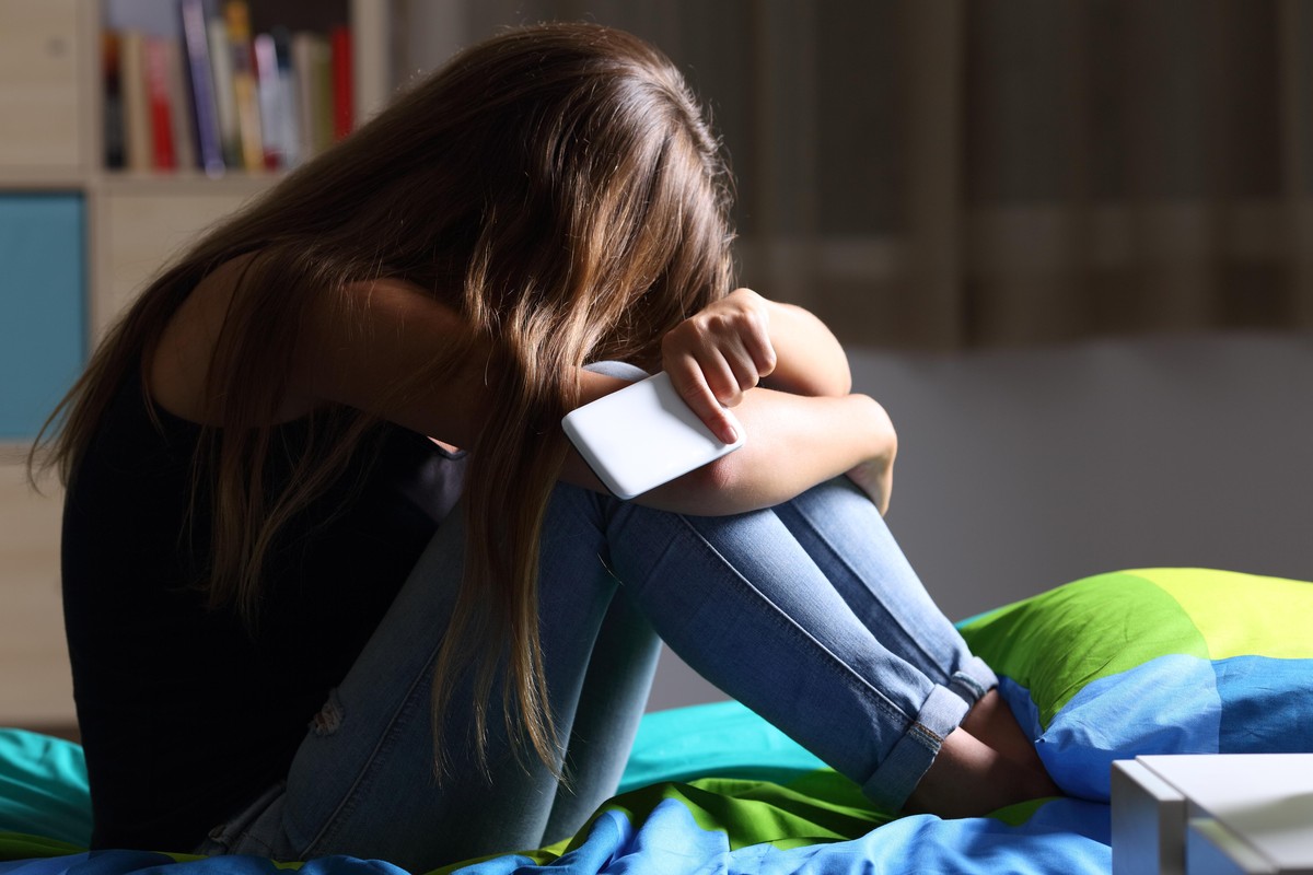 Le cyberharcèlement, une situation très douloureuse qui peut survenir quand des nudes privés atterrissent sur les écrans d'un grand nombre de personnes.