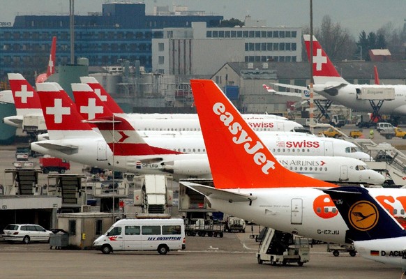 epa06086448 (FILE) - A file picture dated 06 March 2003 shows airplanes of Swiss International Air Lines, EasyJet and Austrian Airlines, park at the airport in Zurich, Switzerland. Easyjet announced 1 ...