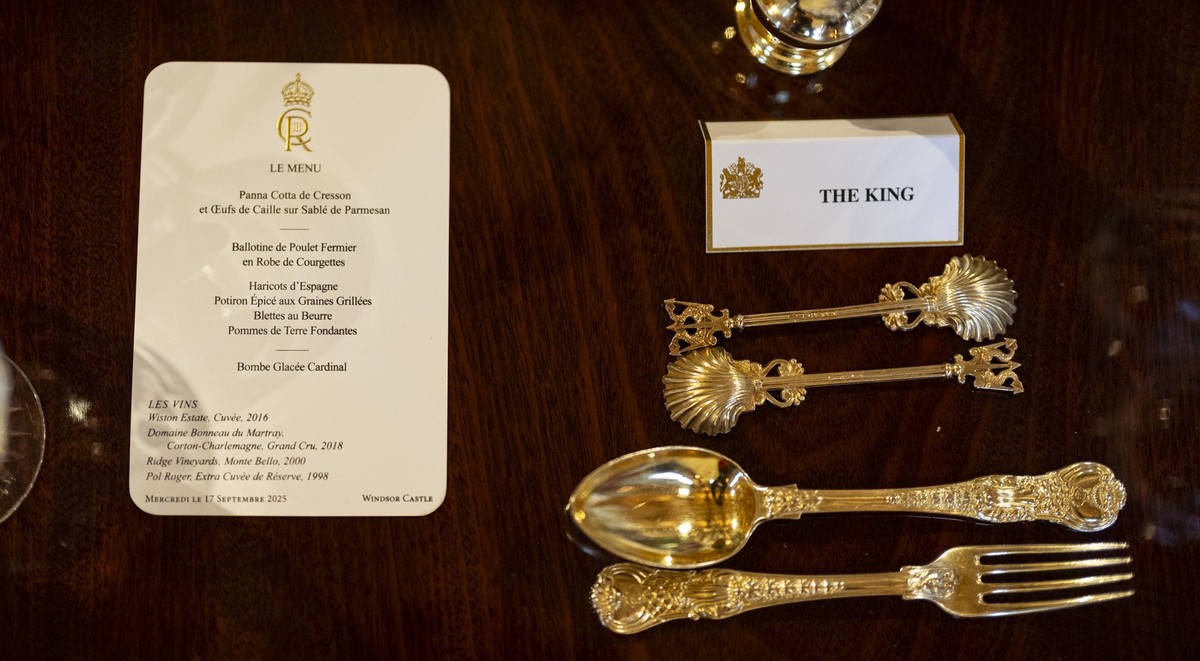 WINDSOR, ENGLAND - SEPTEMBER 17: A place setting for King Charles III at the banquet table in St George's Hall ahead of the state banquet for US President Donald Trump and his wife, First Lady Me ...