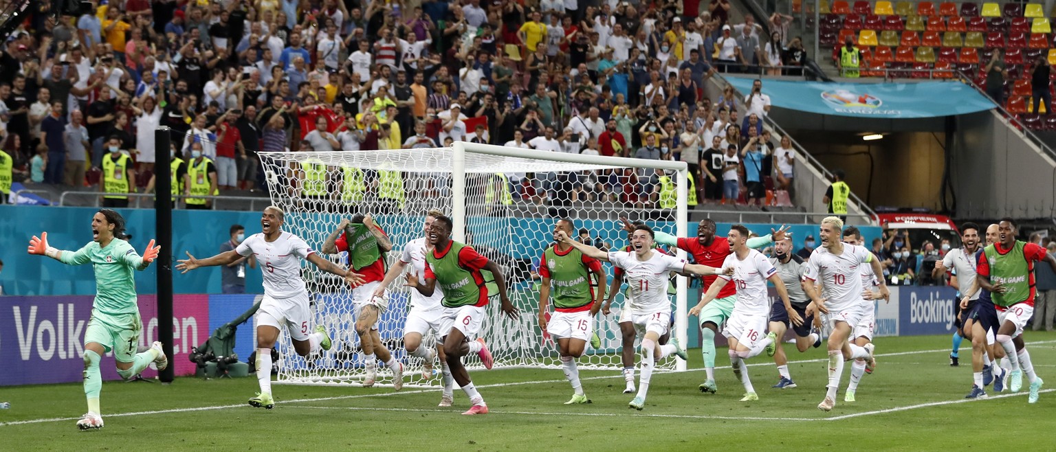 epa09309783 Players of Switzerland celebrate winning the UEFA EURO 2020 round of 16 soccer match between France and Switzerland in Bucharest, Romania, 28 June 2021. EPA/Robert Ghement / POOL (RESTRICT ...