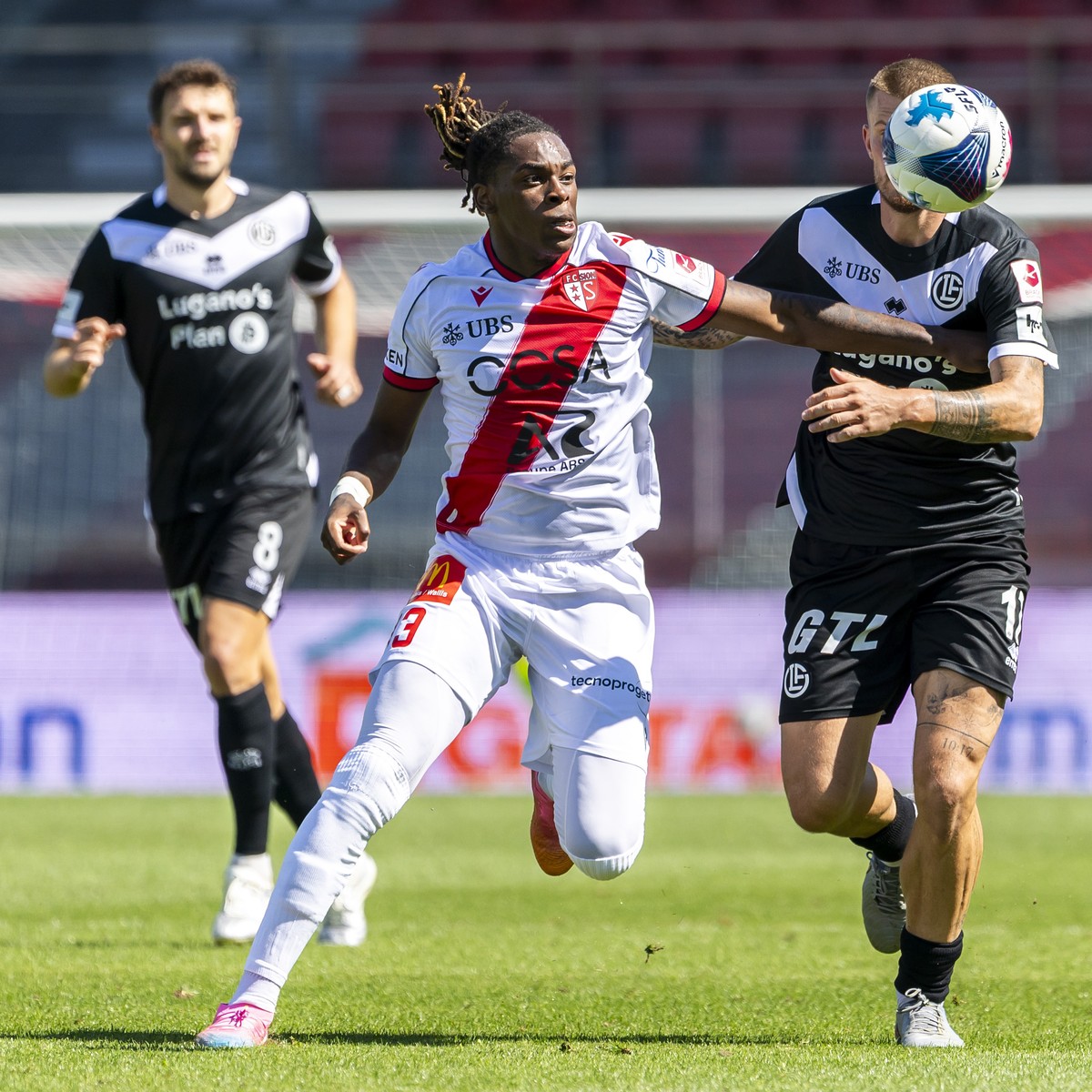 Winsley Boteli (SIO), left, fights for the ball with Lukas Mai (LUG), right, during the Super League soccer match of Swiss Championship between FC Sion, SIO, and FC Lugano, LUG, at the Stade de Tourbi ...