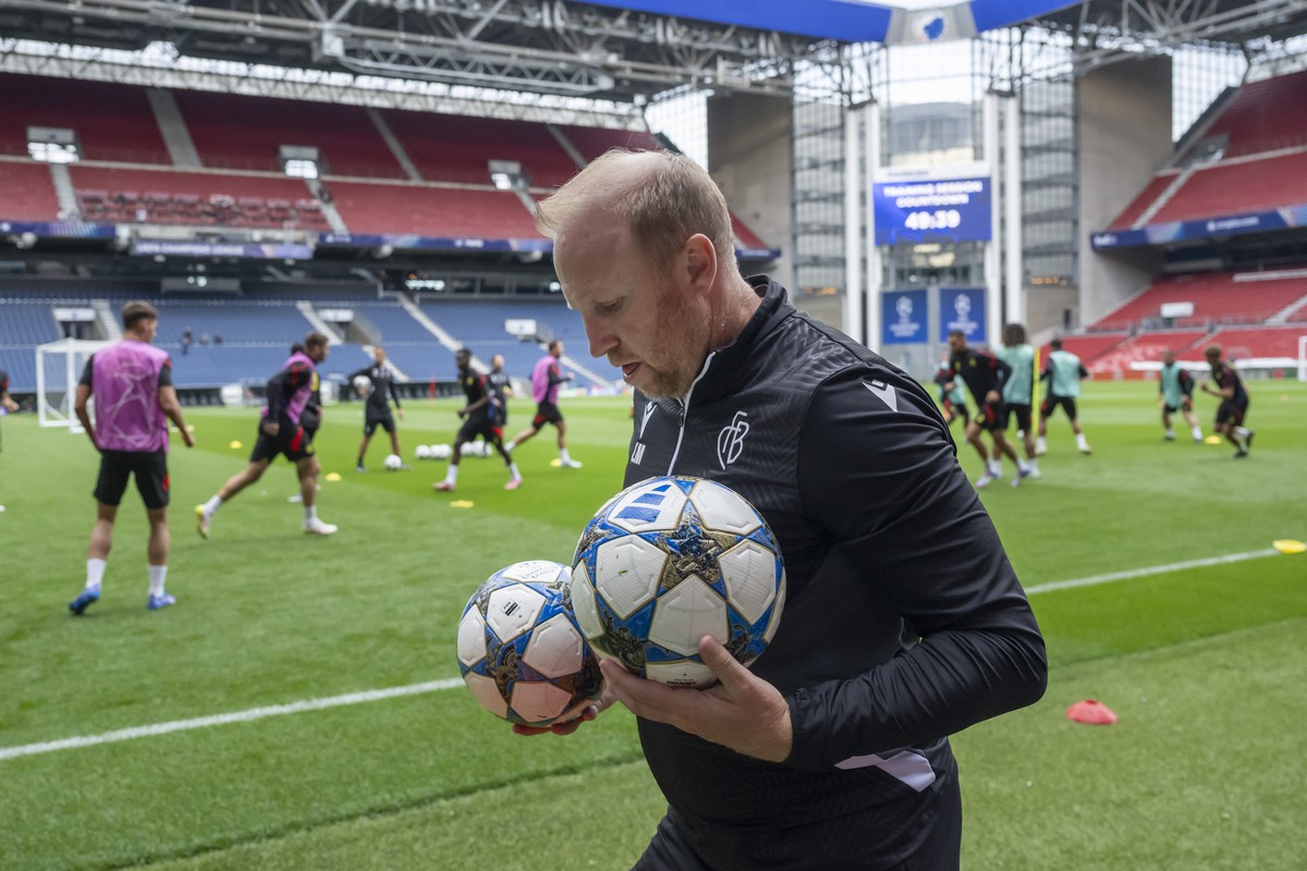 Basel's head coach Ludovic Magnin during a training session the day before the UEFA Champions League play-off second leg match between Denmark's F.C. Copenhagen and Switzerland's FC Bas ...