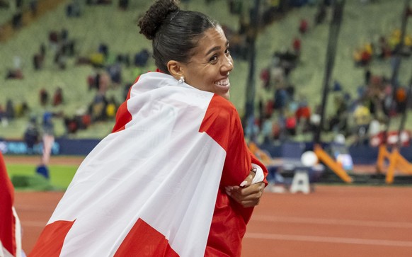 Switzerland's Mujinga Kambundji cheers after the Women's 200 m Final of the 2022 European Championships Munich at the Olympiastadion in Munich, Germany, on Friday, August 19, 2022. (KEYSTONE ...