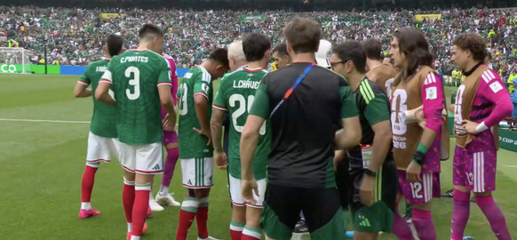 Die Mexikaner versammeln sich zum «Hydration Break».