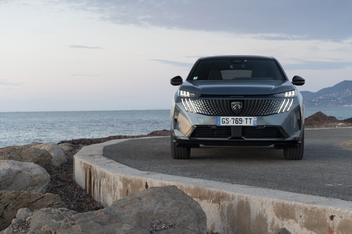 Peugeot e-3008