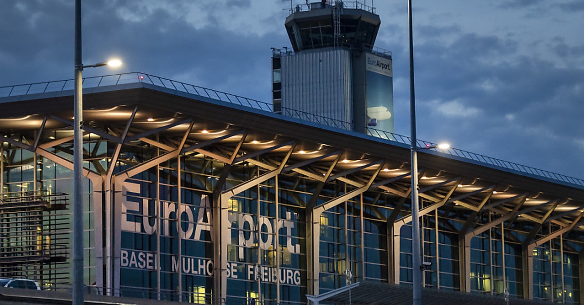 Der EuroAirport ausserhalb von Basel auf franz