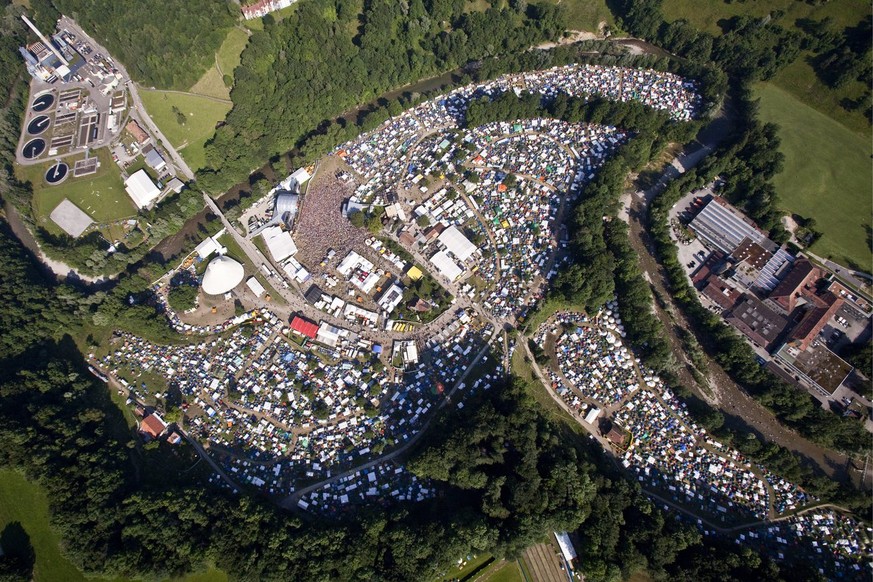 Aerial view of tent-village and the stage of the openair music festival St. Gallen, Saturday, June 26, 2010. (KEYSTONE/Ennio Leanza)