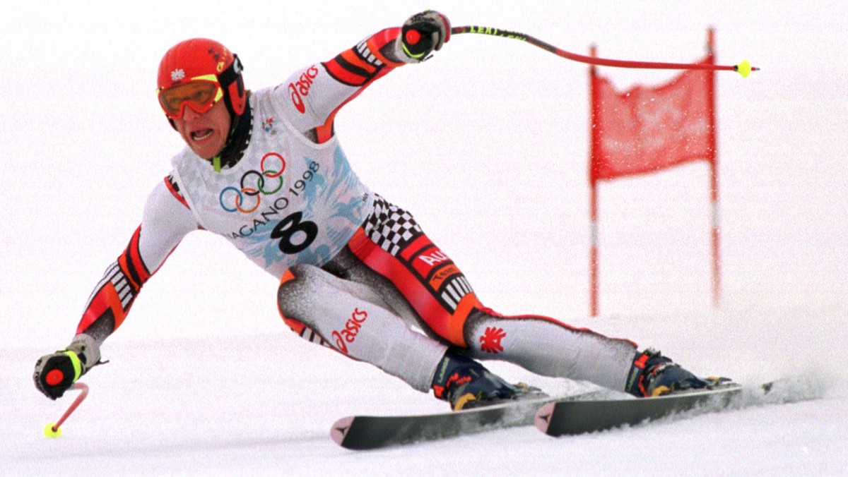 Austria's Hermann Maier, speeds along the course to win the Olympic gold medal in the Men's Super-G event at the XVIII Winter Olympic Games Monday, February 16, 1998, in Hakuba. (KEYSTONE/AP ...