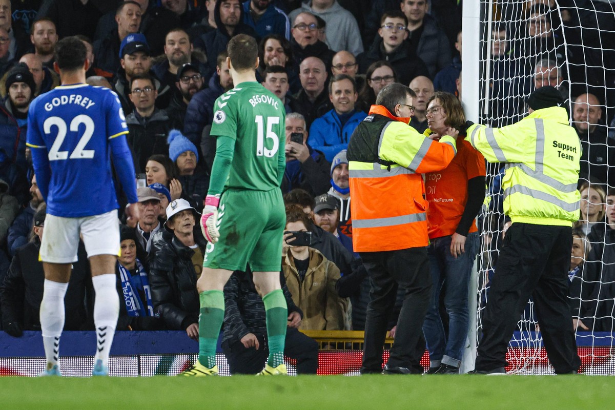Liverpool, England, 17th March 2022. A protester attaches himself to the goal posts during the Premier League match at Goodison Park, Liverpool. Picture credit should read: Darren Staples / Sportimage ...