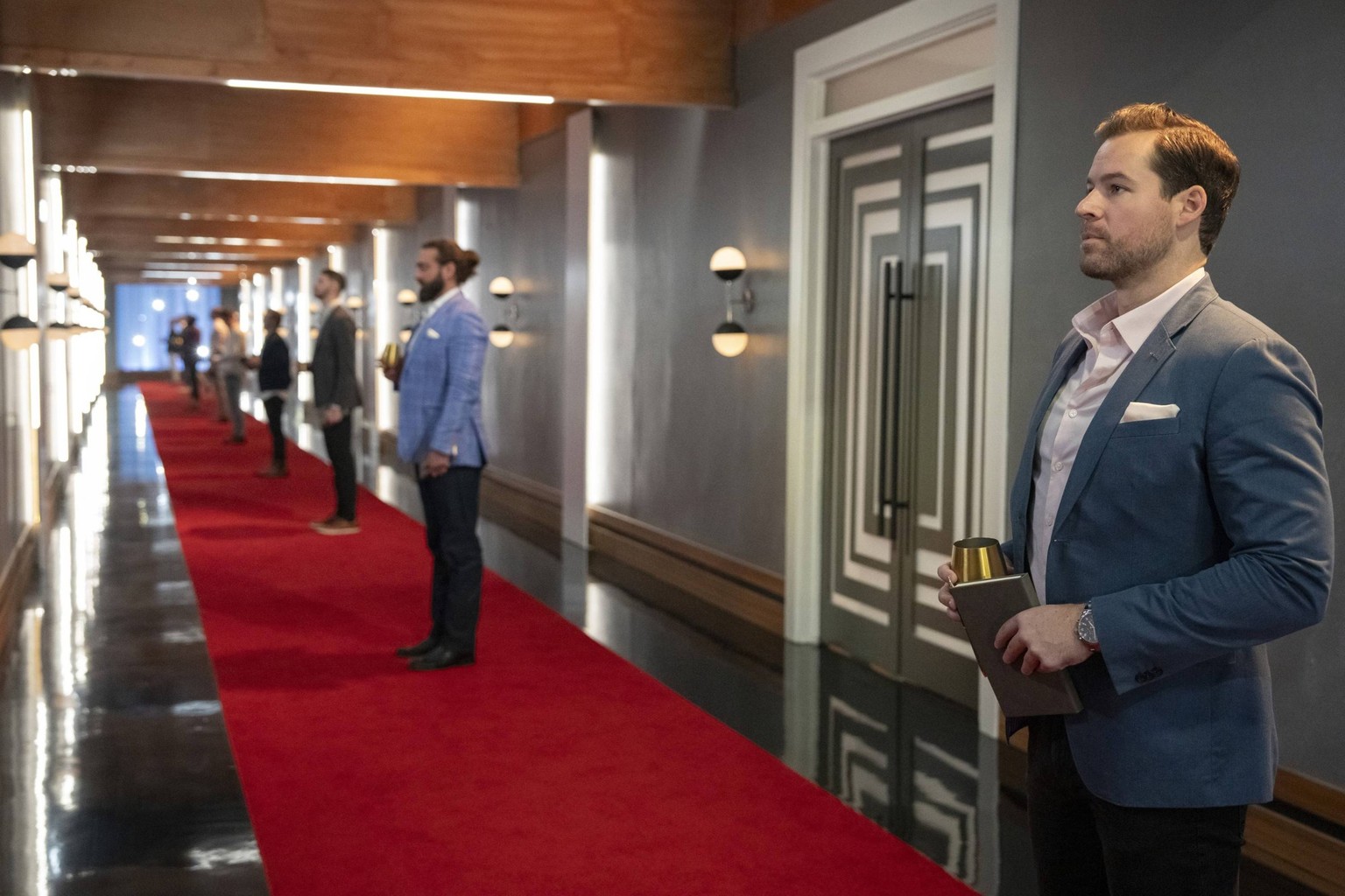 LOVE IS BLIND, front, from left: Tom Dann, David Bettenburg, Season 8, ep. 801, aired Feb. 14, 2025. photo: Greg Gayne / Netflix / Courtesy Everett CollectionTCDLOIS ZX084 PUBLICATIONxINxGERxSUIxAUTxO ...