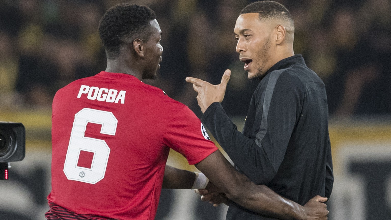 Manchester United&#039;s Paul Pogba, left, talks to YB&#039;s Guillaume Hoarau after the UEFA Champions League group H matchday 1 soccer match between Switzerland&#039;s BSC Young Boys and England&#03 ...