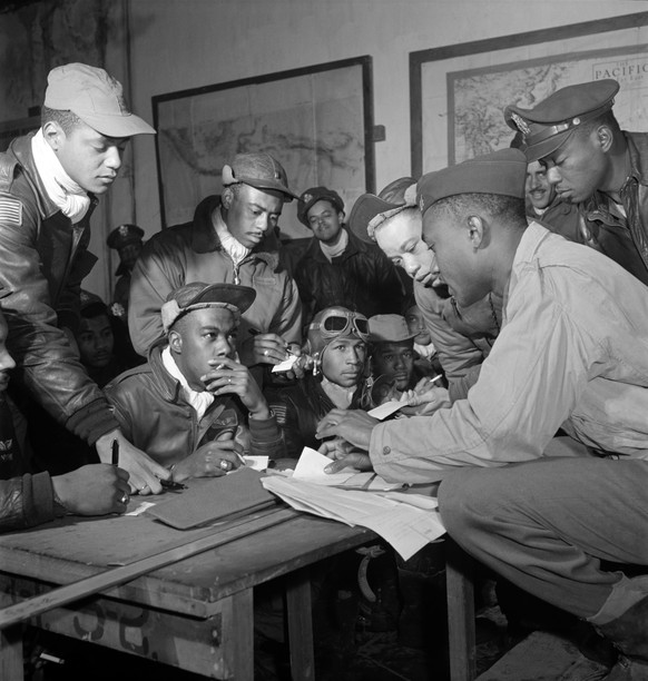 Schwarze Piloten der US-Luftwaffe in Italien (März 1945).