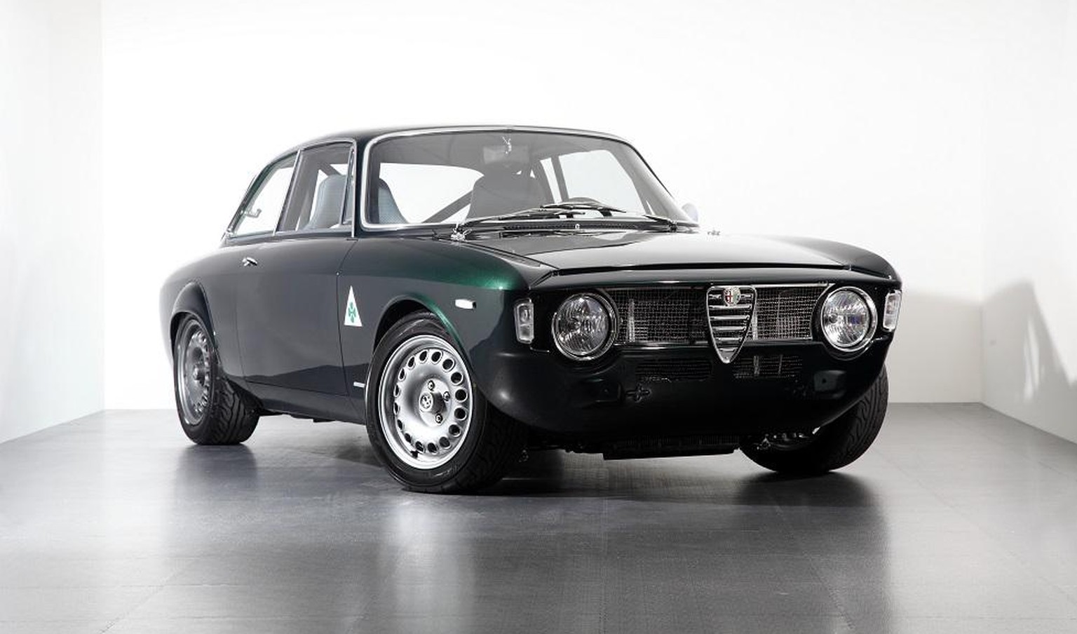 alfa romeo alfaholics restomod england italien styling tuning retro oldtimer https://www.alfaholics.com/our-cars/