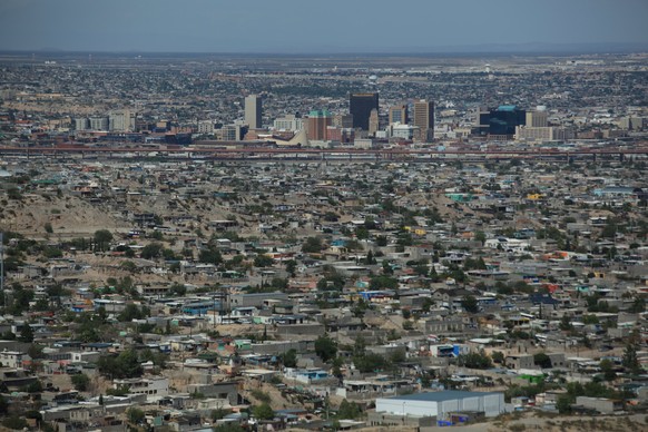 epa07799981 View of the US city of El Paso in the background and in the front the suburbs of Ciudad Juarez, Mexico, 26 August 2019. EPA/Luis Torres