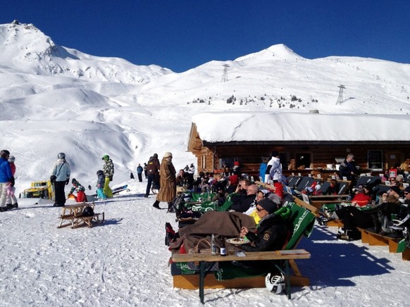 Die Berghütte Tschuggen in Arosa. Das Kleinflugzeug stürzte in der Nähe der Bergstation abseits der Skipiste ab. (Archivbild)