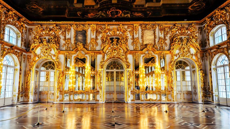 Der Spiegelsaal im Katharinenpalast ist demjenigen in Versailles nachempfunden.