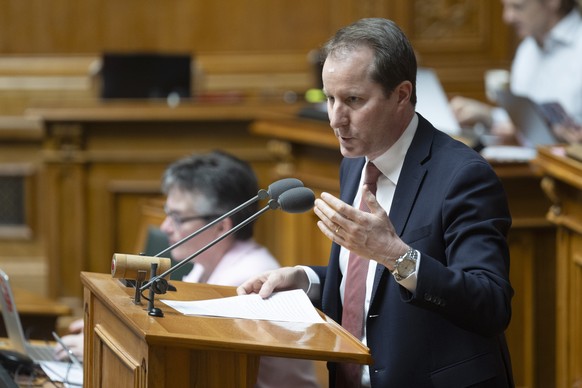 Nationalrat Thomas Aeschi, SVP-ZG, spricht an der Sondersession Mieten an der Fruehjahrssession der Eidgenoessischen Raete, am Mittwoch, 18. Maerz 2026, in Bern. (KEYSTONE/Peter Schneider)