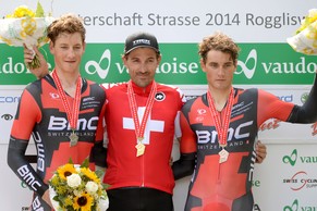 Das Siegertrio Küng, Cancellara und Dillier auf dem Podest.