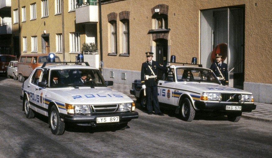 ARCHIVE 1983-03-06 The police show off new police cars. STOCKHOLM SWEDEN sp_sw x5600x *** ARCHIVE 1983 03 06 The police show off new police cars STOCKHOLM SWEDEN sp sw x5600x PUBLICATIONxNOTxINxDENxNO ...