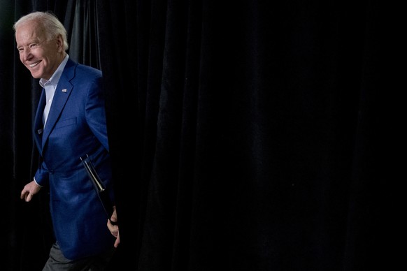 Democratic presidential candidate former Vice President Joe Biden arrives at a campaign stop at Cilford Community Curch, Monday, Feb. 10, 2020, in Gilford, N.H. (AP Photo/Andrew Harnik)
Joe Biden