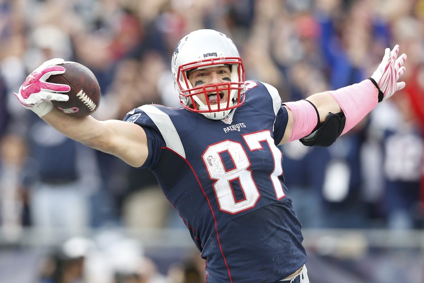 Oct 25, 2015; Foxborough, MA, USA; New England Patriots tight end Rob Gronkowski (87) celebrates after scoring a touchdown during the fourth quarter against the New York Jets at Gillette Stadium. The  ...