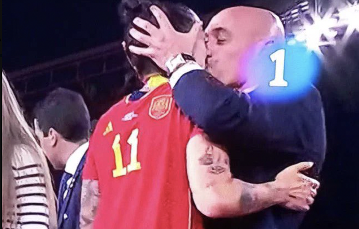 Le baiser forcé de Rubiales à Hermoso choque l'Espagne