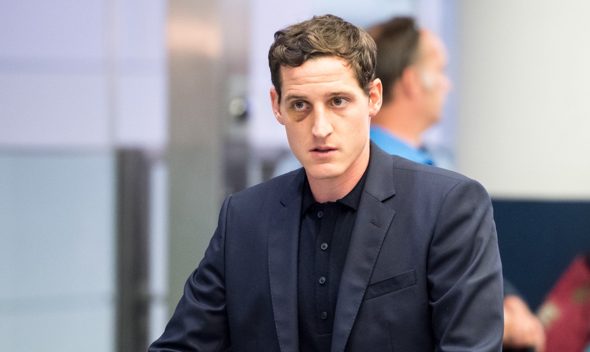 epa06847936 Germany's Sebastian Rudy arrives at Munich airport in Munich, Germany, 28 June 2018. After defeats against Mexico and South Korea and a win against Sweden, the German national soccer  ...
