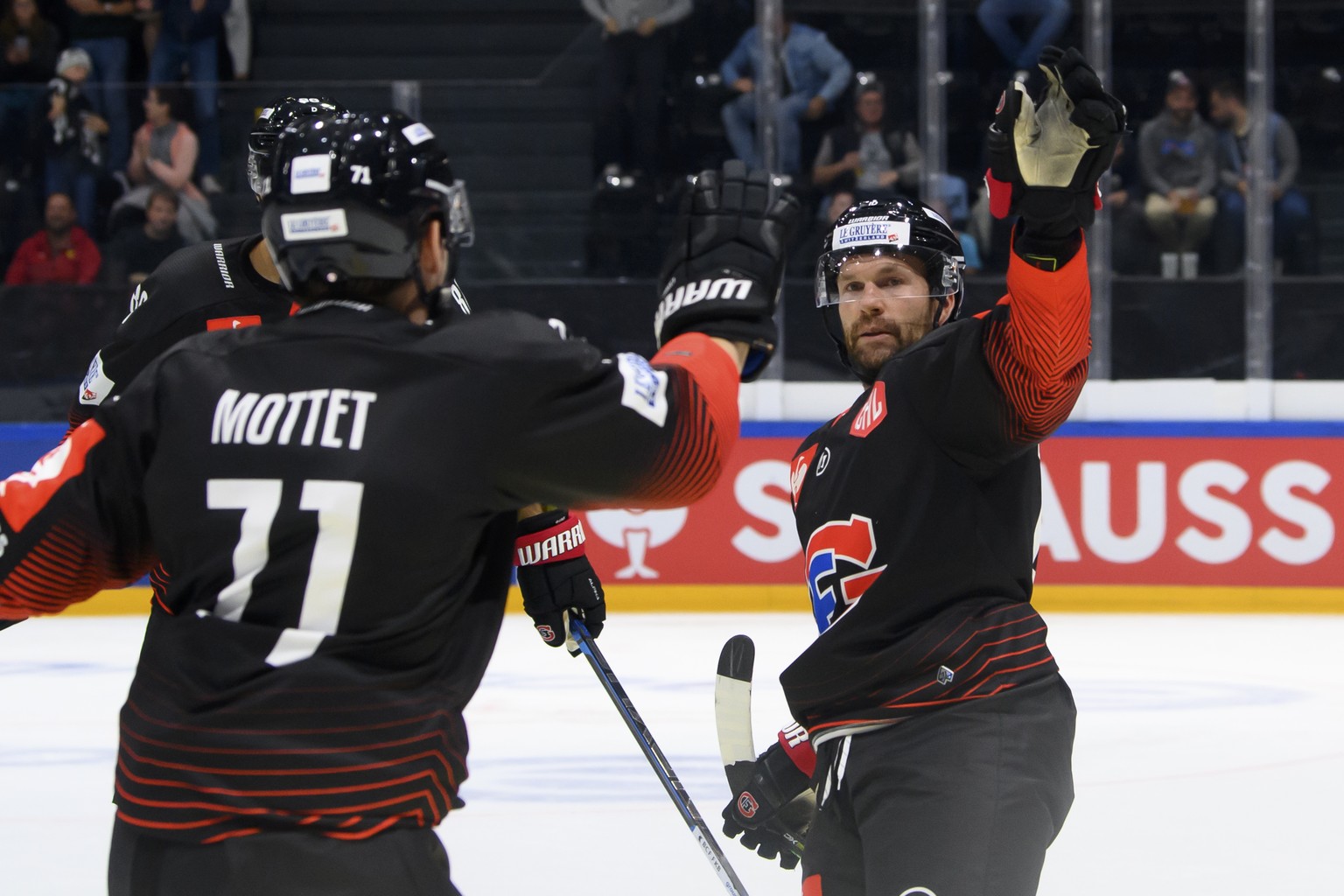 Fribourg's David Desharnais, right, celebrates his goal (4-1) with Fribourg's Killian Mottet, left, during the Champions Hockey League game day 2 between Switzerland's HC Fribourg-Gotteron and Slovaki ...