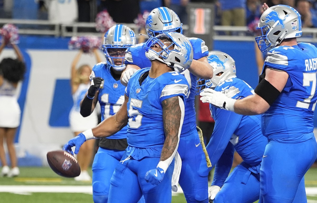 Detroit Lions running back David Montgomery (5) celebrates his six-yard touchdown run against the Jacksonville Jaguars during the first half of an NFL football game, Sunday, Nov. 17, 2024, in Detroit. ...