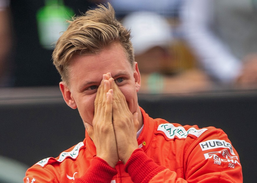 ARCHIV - 28.07.2019, Baden-W�rttemberg, Hockenheim: Motorsport: Formel-1-Weltmeisterschaft, Grand Prix von Deutschland. Mick Schumacher, Formel-2-Fahrer, steht auf dem Hockenheimring, nachdem er mit d ...