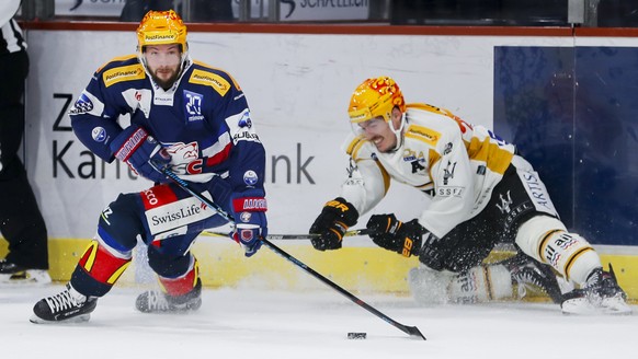 Der Zuercher Topscorer Robert Nilsson, links, gegen Luganos Topscorer Dario Buergler, waehrend dem Eishockey-Meisterschaftsspiel der National League zwischen den ZSC Lions und dem HC Lugano, am Donner ...