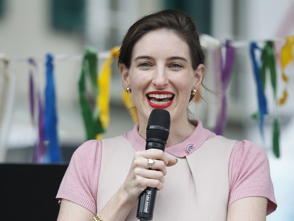 Anna Rosenwasser, Swiss National Councillor, speaks during a pride parade in Bern, Switzerland, Saturday, July 25, 2026. (KEYSTONE/Peter Klaunzer)